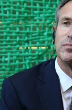 10 bài học kinh doanh vô giá của CEO Starbucks Howard Schultz