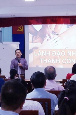GIÁM ĐỐC KINH DOANH CHUYÊN NGHIỆP